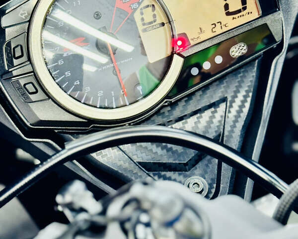 Синий Сузуки GSX-R 750, объемом двигателя 0.75 л и пробегом 13 тыс. км за 10500 $, фото 23 на Automoto.ua