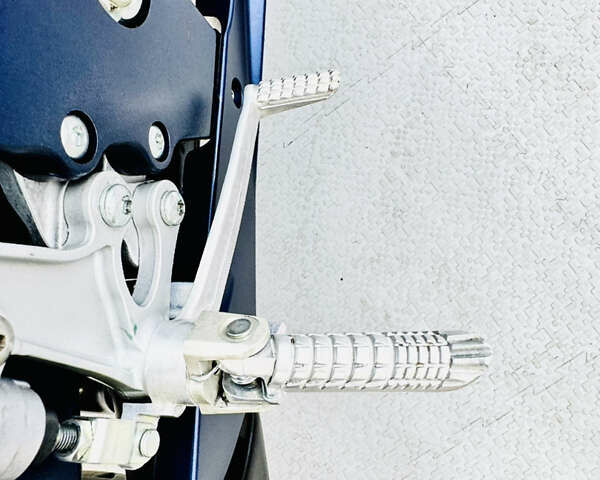Синий Сузуки GSX-R 750, объемом двигателя 0.75 л и пробегом 13 тыс. км за 10500 $, фото 22 на Automoto.ua