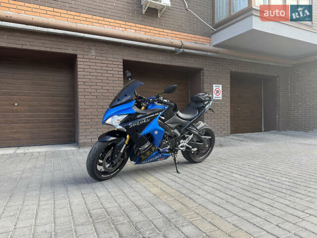 Черный Сузуки GSX-S 1000, объемом двигателя 1 л и пробегом 33 тыс. км за 11000 $, фото 4 на Automoto.ua