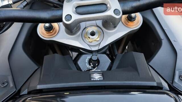 Черный Сузуки GSX-S 1000, объемом двигателя 1 л и пробегом 8 тыс. км за 17400 $, фото 13 на Automoto.ua