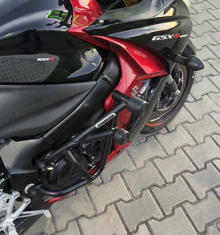 Красный Сузуки GSX-S 1000, объемом двигателя 1 л и пробегом 24 тыс. км за 10000 $, фото 5 на Automoto.ua