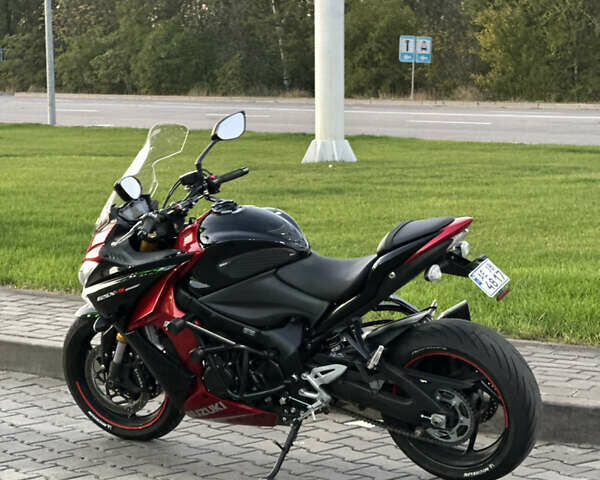 Красный Сузуки GSX-S 1000, объемом двигателя 1 л и пробегом 24 тыс. км за 10000 $, фото 3 на Automoto.ua