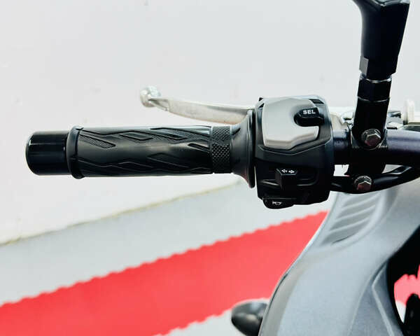 Красный Сузуки GSX-S 1000, объемом двигателя 1 л и пробегом 25 тыс. км за 9200 $, фото 24 на Automoto.ua