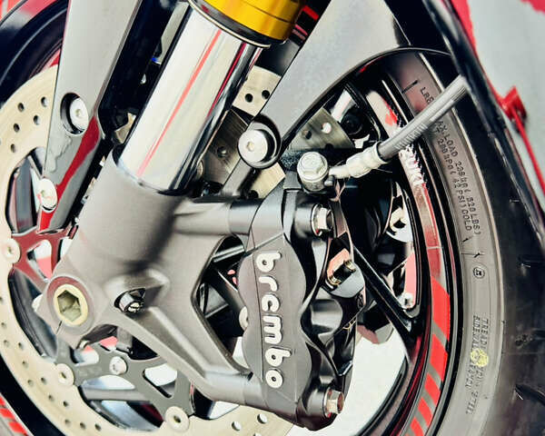 Красный Сузуки GSX-S 1000, объемом двигателя 1 л и пробегом 25 тыс. км за 9200 $, фото 15 на Automoto.ua