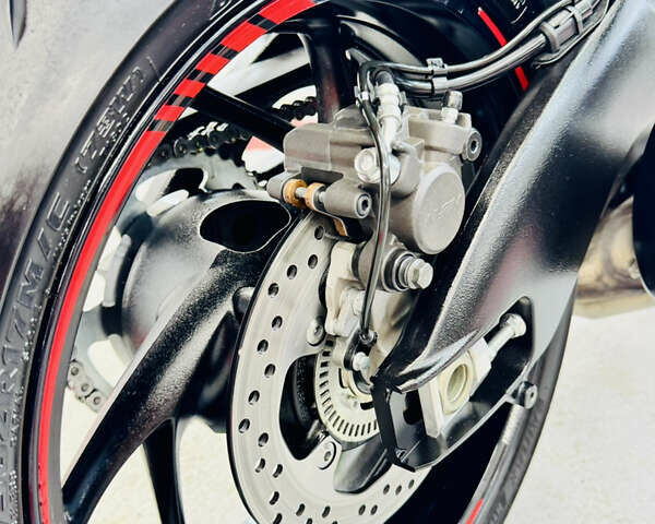 Красный Сузуки GSX-S 1000, объемом двигателя 1 л и пробегом 25 тыс. км за 9200 $, фото 18 на Automoto.ua