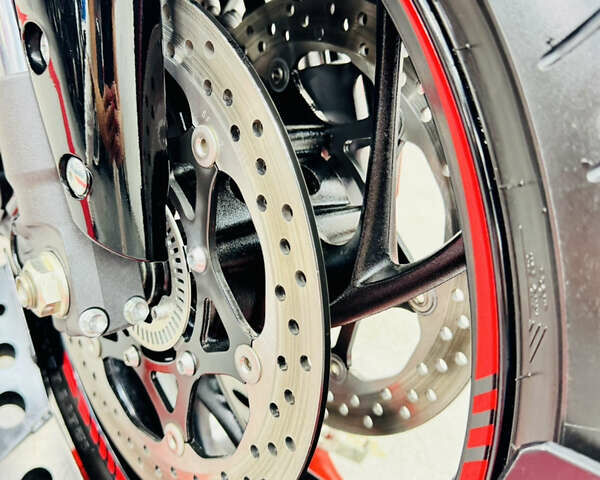 Красный Сузуки GSX-S 1000, объемом двигателя 1 л и пробегом 25 тыс. км за 9200 $, фото 13 на Automoto.ua