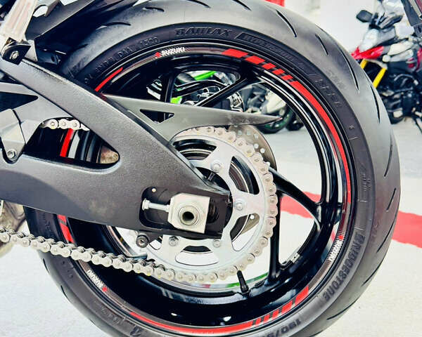 Красный Сузуки GSX-S 1000, объемом двигателя 1 л и пробегом 25 тыс. км за 9200 $, фото 21 на Automoto.ua