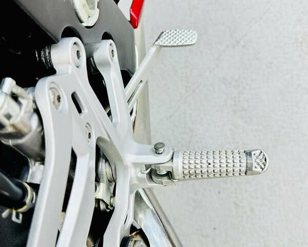 Красный Сузуки GSX-S 1000, объемом двигателя 1 л и пробегом 25 тыс. км за 9200 $, фото 23 на Automoto.ua