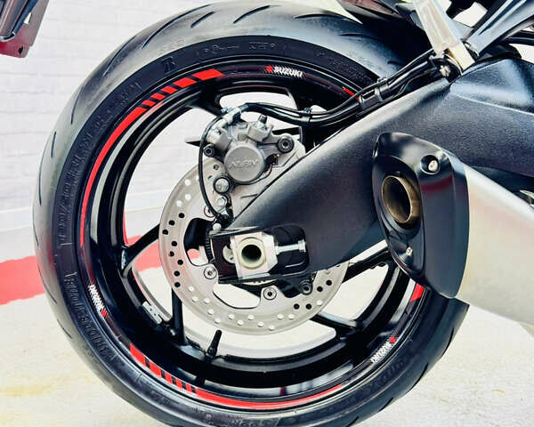 Красный Сузуки GSX-S 1000, объемом двигателя 1 л и пробегом 25 тыс. км за 9200 $, фото 17 на Automoto.ua