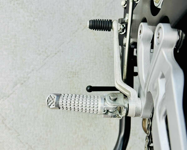 Красный Сузуки GSX-S 1000, объемом двигателя 1 л и пробегом 25 тыс. км за 9200 $, фото 22 на Automoto.ua