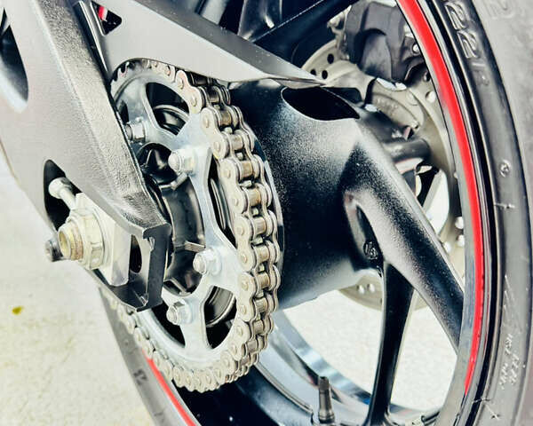 Красный Сузуки GSX-S 1000, объемом двигателя 1 л и пробегом 25 тыс. км за 9200 $, фото 20 на Automoto.ua