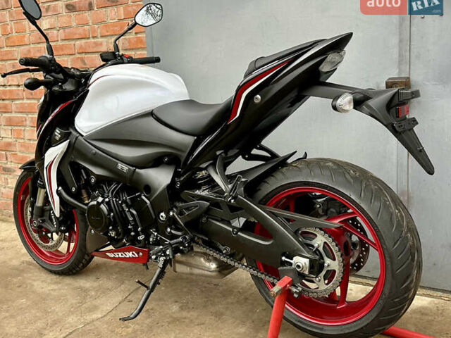 Сузуки GSX-S 1000, объемом двигателя 1 л и пробегом 5 тыс. км за 10100 $, фото 2 на Automoto.ua