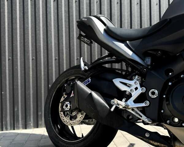 Серый Сузуки GSX-S 1000, объемом двигателя 1 л и пробегом 35 тыс. км за 7900 $, фото 5 на Automoto.ua