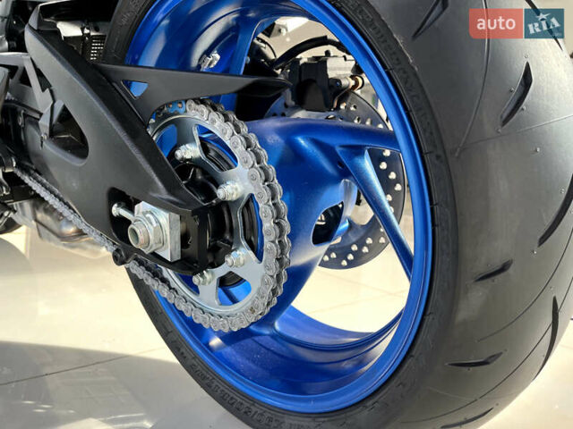 Серый Сузуки GSX-S 1000, объемом двигателя 1 л и пробегом 1 тыс. км за 649900 $, фото 12 на Automoto.ua