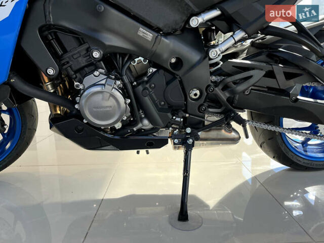 Серый Сузуки GSX-S 1000, объемом двигателя 1 л и пробегом 1 тыс. км за 649900 $, фото 11 на Automoto.ua