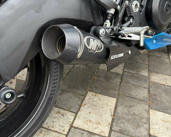 Синий Сузуки GSX-S 1000, объемом двигателя 1 л и пробегом 14 тыс. км за 9500 $, фото 14 на Automoto.ua