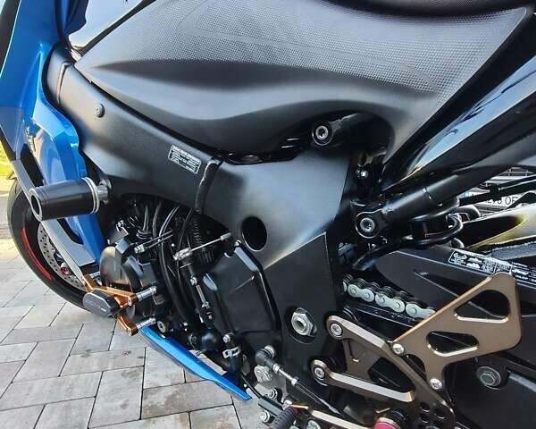 Синий Сузуки GSX-S 1000, объемом двигателя 1 л и пробегом 7 тыс. км за 10700 $, фото 45 на Automoto.ua