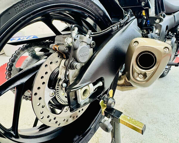 Синий Сузуки GSX-S 1000, объемом двигателя 1 л и пробегом 10 тыс. км за 9800 $, фото 19 на Automoto.ua