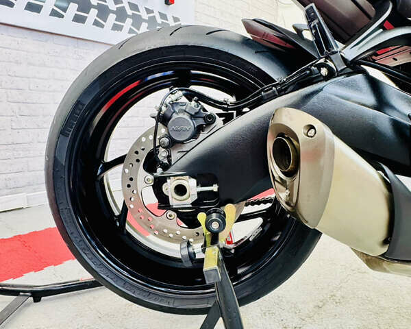 Синий Сузуки GSX-S 1000, объемом двигателя 1 л и пробегом 10 тыс. км за 9800 $, фото 18 на Automoto.ua