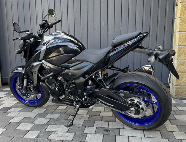 Чорний Сузукі GSX-S 750, об'ємом двигуна 0.75 л та пробігом 4 тис. км за 9000 $, фото 5 на Automoto.ua