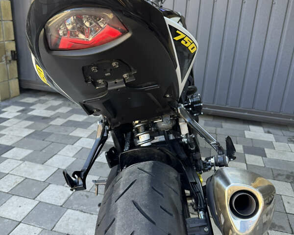 Черный Сузуки GSX-S 750, объемом двигателя 0.75 л и пробегом 10 тыс. км за 9700 $, фото 8 на Automoto.ua