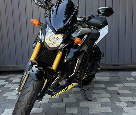 Черный Сузуки GSX-S 750, объемом двигателя 0.75 л и пробегом 10 тыс. км за 9700 $, фото 6 на Automoto.ua