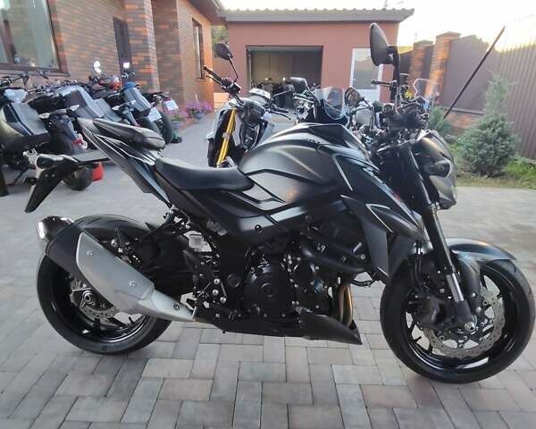 Сузукі GSX-S 750, об'ємом двигуна 0.75 л та пробігом 5 тис. км за 10200 $, фото 9 на Automoto.ua