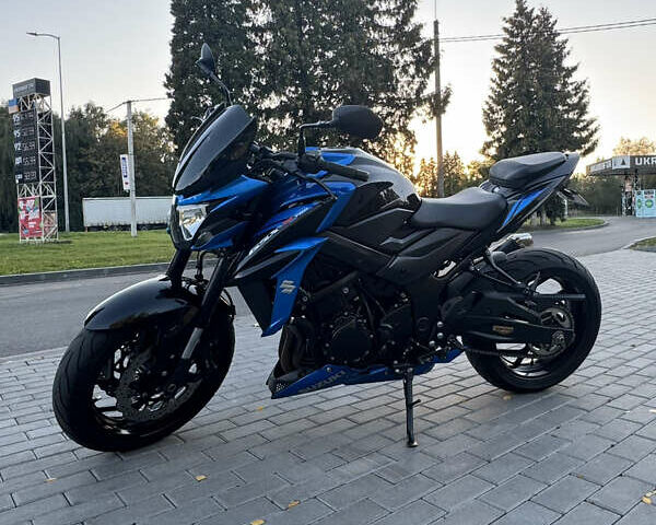 Синій Сузукі GSX-S 750, об'ємом двигуна 0.75 л та пробігом 19 тис. км за 8800 $, фото 6 на Automoto.ua