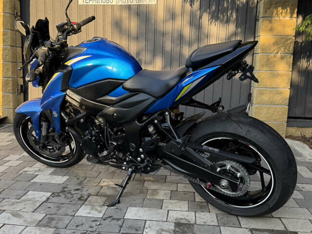 Синий Сузуки GSX-S 750, объемом двигателя 0.75 л и пробегом 1 тыс. км за 10200 $, фото 6 на Automoto.ua