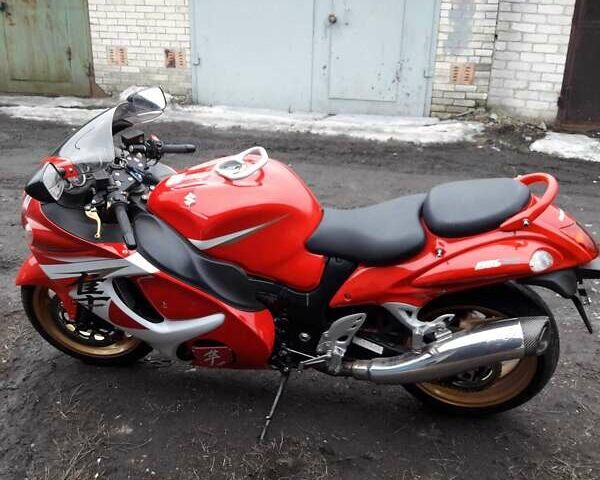 Красный Сузуки GSX 1300R Hayabusa, объемом двигателя 1.34 л и пробегом 8 тыс. км за 13000 $, фото 3 на Automoto.ua