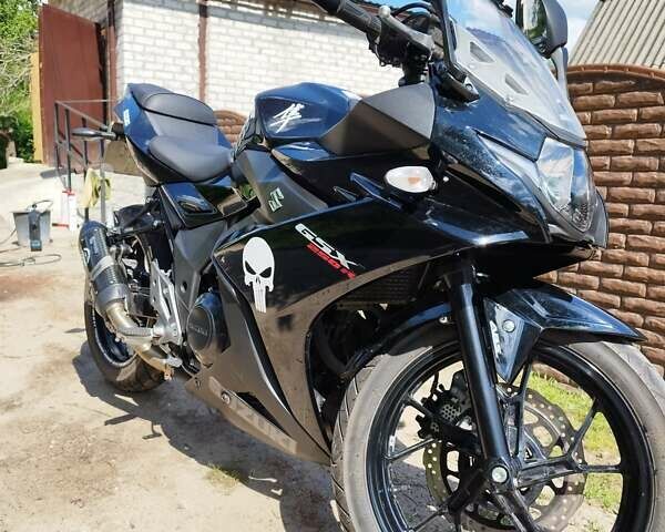 Чорний Сузукі GSX 250R, об'ємом двигуна 0.25 л та пробігом 6 тис. км за 3599 $, фото 2 на Automoto.ua