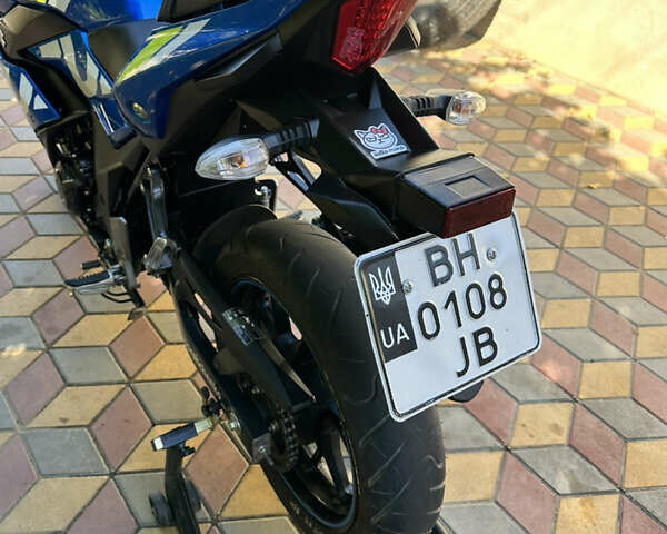 Серый Сузуки GSX 250R, объемом двигателя 0.25 л и пробегом 1 тыс. км за 3550 $, фото 2 на Automoto.ua