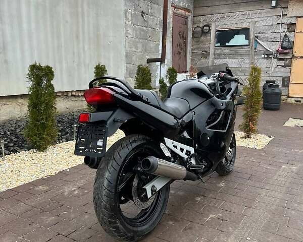 Черный Сузуки GSX 600F, объемом двигателя 0.6 л и пробегом 18 тыс. км за 2594 $, фото 7 на Automoto.ua