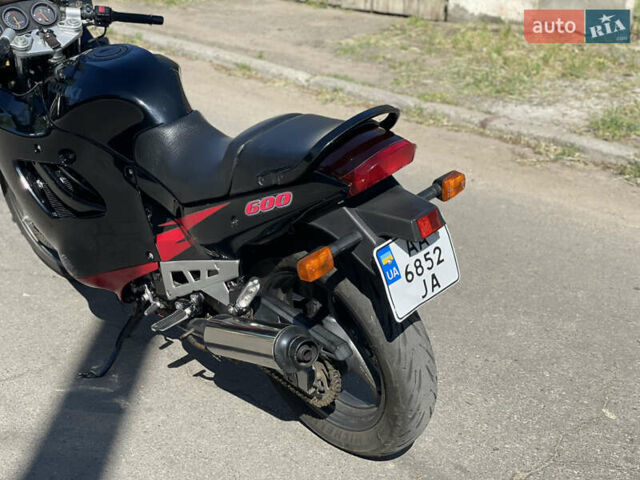 Черный Сузуки GSX 600F, объемом двигателя 0.6 л и пробегом 40 тыс. км за 2800 $, фото 5 на Automoto.ua