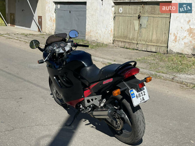 Черный Сузуки GSX 600F, объемом двигателя 0.6 л и пробегом 40 тыс. км за 2800 $, фото 3 на Automoto.ua