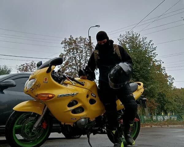 Сузуки GSX 600F 1999 в Остер на Automoto.ua Желтый Сузуки GSX 600F, объемом двигателя 0.6 л и пробегом 59 тыс. км за 2850 $, фото 2 на Automoto.ua