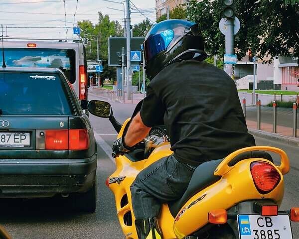 Сузуки GSX 600F 1999 в Остер на Automoto.ua Желтый Сузуки GSX 600F, объемом двигателя 0.6 л и пробегом 59 тыс. км за 2850 $, фото 4 на Automoto.ua