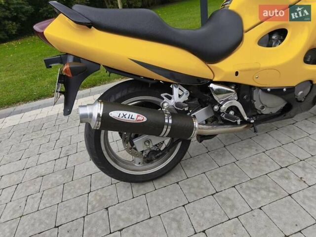 Желтый Сузуки GSX 600F, объемом двигателя 0.6 л и пробегом 27 тыс. км за 3700 $, фото 5 на Automoto.ua