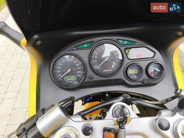 Желтый Сузуки GSX 600F, объемом двигателя 0.6 л и пробегом 27 тыс. км за 3700 $, фото 3 на Automoto.ua