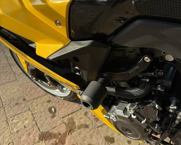 Желтый Сузуки GSX 8R, объемом двигателя 0.8 л и пробегом 13 тыс. км за 9600 $, фото 6 на Automoto.ua