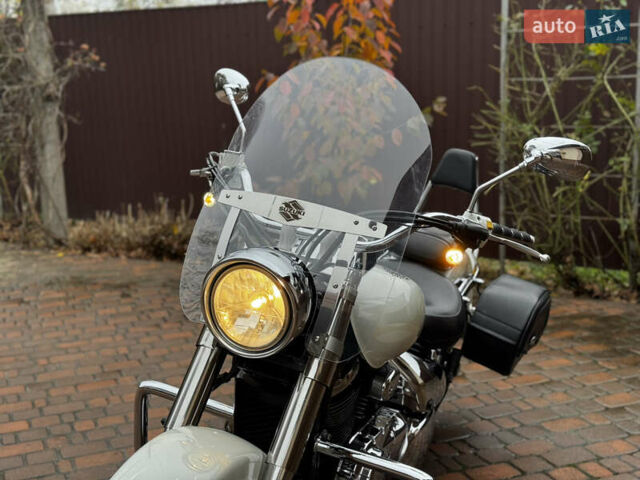 Білий Сузукі Intruder 400, об'ємом двигуна 0.4 л та пробігом 20 тис. км за 3500 $, фото 12 на Automoto.ua