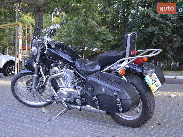 Черный Сузуки Intruder 400, объемом двигателя 0.39 л и пробегом 47 тыс. км за 3300 $, фото 1 на Automoto.ua