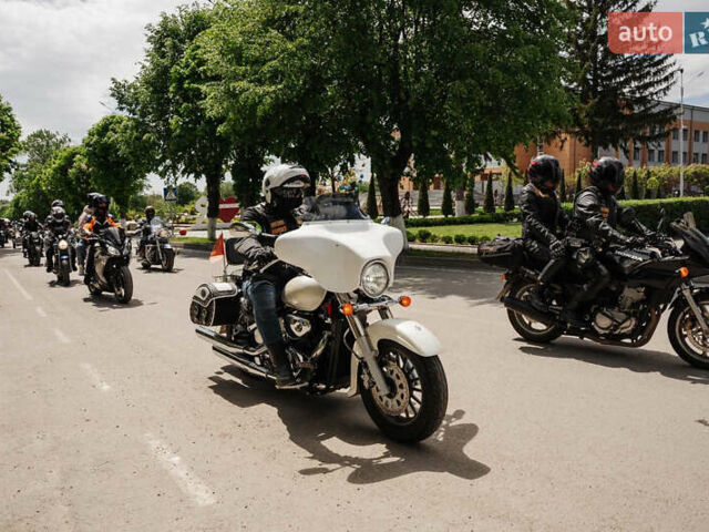 Белый Сузуки Intruder 400 Classic, объемом двигателя 0.4 л и пробегом 39 тыс. км за 5999 $, фото 3 на Automoto.ua