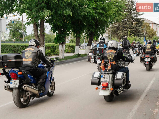 Белый Сузуки Intruder 400 Classic, объемом двигателя 0.4 л и пробегом 39 тыс. км за 5999 $, фото 6 на Automoto.ua