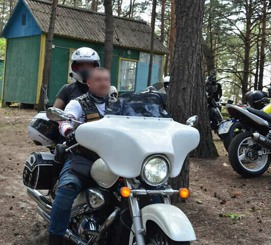 Белый Сузуки Intruder 400 Classic, объемом двигателя 0.4 л и пробегом 39 тыс. км за 5999 $, фото 2 на Automoto.ua