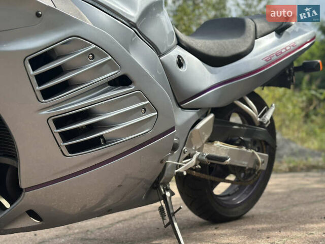 Серый Сузуки RF 600R, объемом двигателя 0.6 л и пробегом 55 тыс. км за 2950 $, фото 5 на Automoto.ua