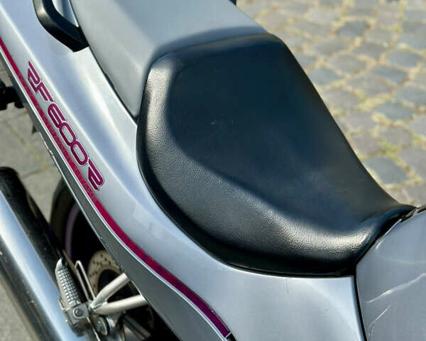 Серый Сузуки RF 600R, объемом двигателя 0.6 л и пробегом 79 тыс. км за 3500 $, фото 8 на Automoto.ua