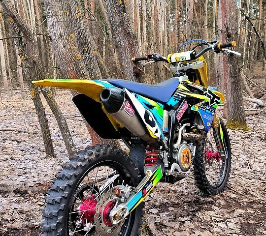 Сузуки RM-Z 450, объемом двигателя 0.5 л и пробегом 1 тыс. км за 3500 $, фото 3 на Automoto.ua