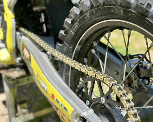 Желтый Сузуки RM-Z 450, объемом двигателя 0.45 л и пробегом 1 тыс. км за 5500 $, фото 18 на Automoto.ua