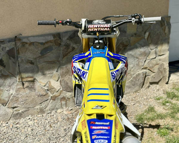 Желтый Сузуки RM-Z 450, объемом двигателя 0.45 л и пробегом 1 тыс. км за 5500 $, фото 16 на Automoto.ua